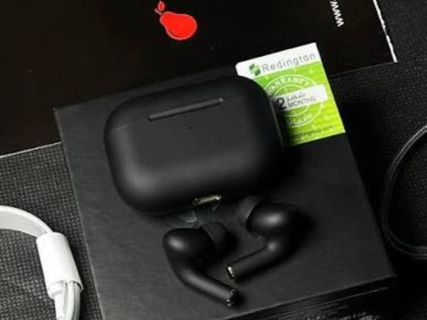Noise cancelling earbuds customer photo, Pakistan